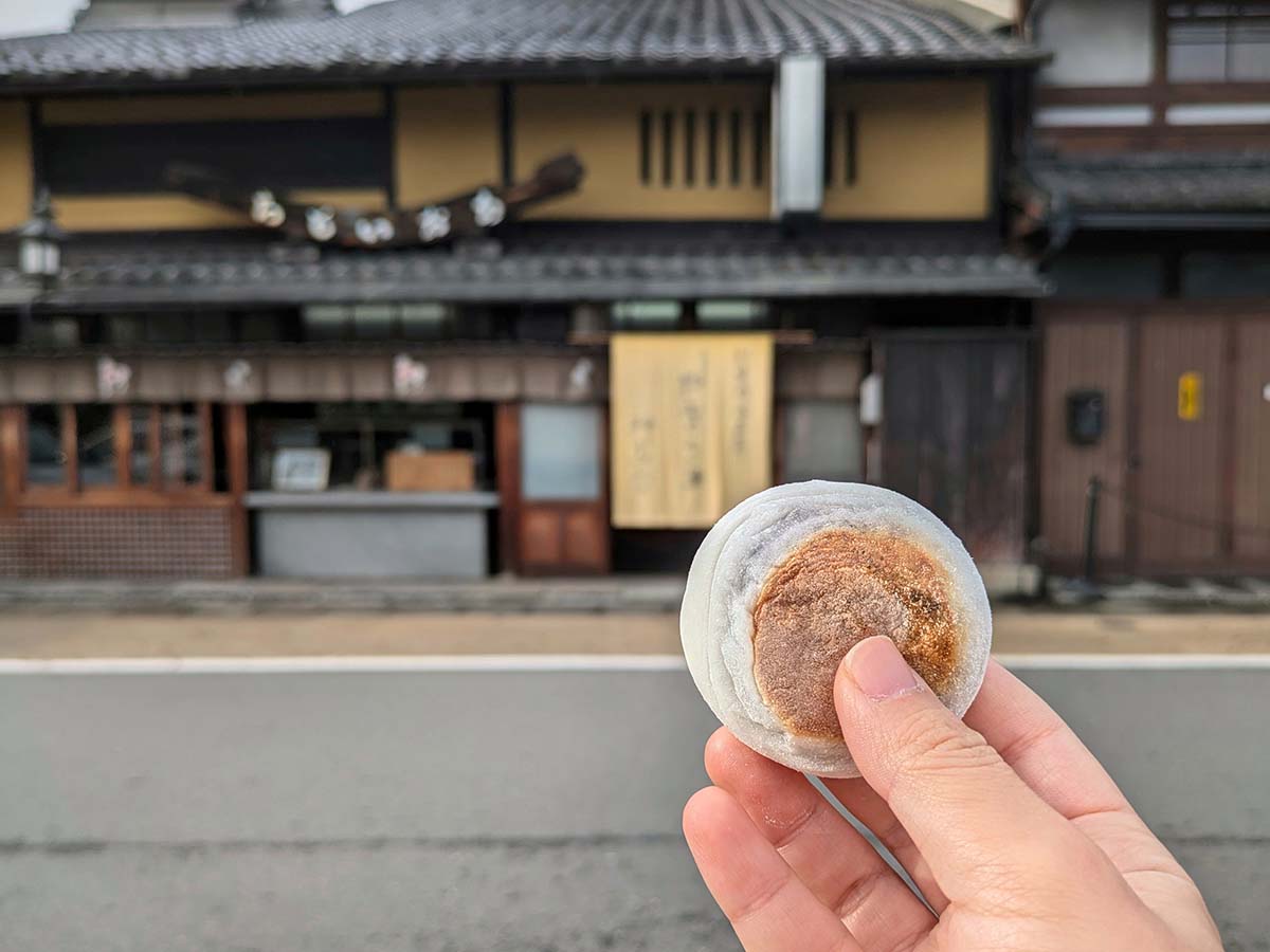 手に持ったやきもち