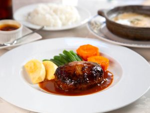 ランチのいちばん人気はハンバーグ