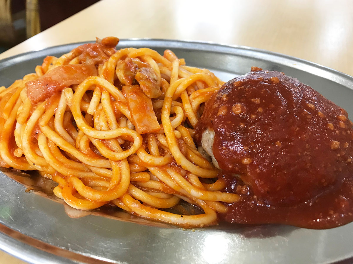 『カフェテラス ポンヌフ』の「ハンバーグスパゲッティ」