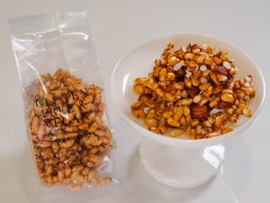 グラスに盛り付けたグルテンフリーのシリアル