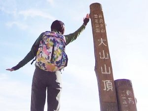 仕事運の上昇を願って丹沢・大山へハイキング。神社詣も地元グルメも楽しい！【都内近郊さんぽ】