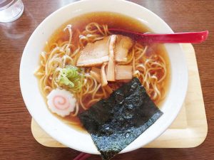 800円。他に「山菜ラーメン」や「みそラーメン」がある