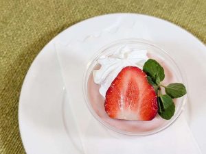 いちごの酸味を活かした「晴苺のババロア」はなめらかで濃厚な口当たり
