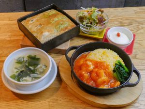 『馬馬虎虎』の「海老たっぷりチリソースあんかけ炒飯セット」