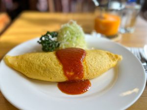 【神保町グルメ】明治から続く老舗洋食店『ビヤホール ランチョン』で味わえる絶品オムライスの魅力とは？
