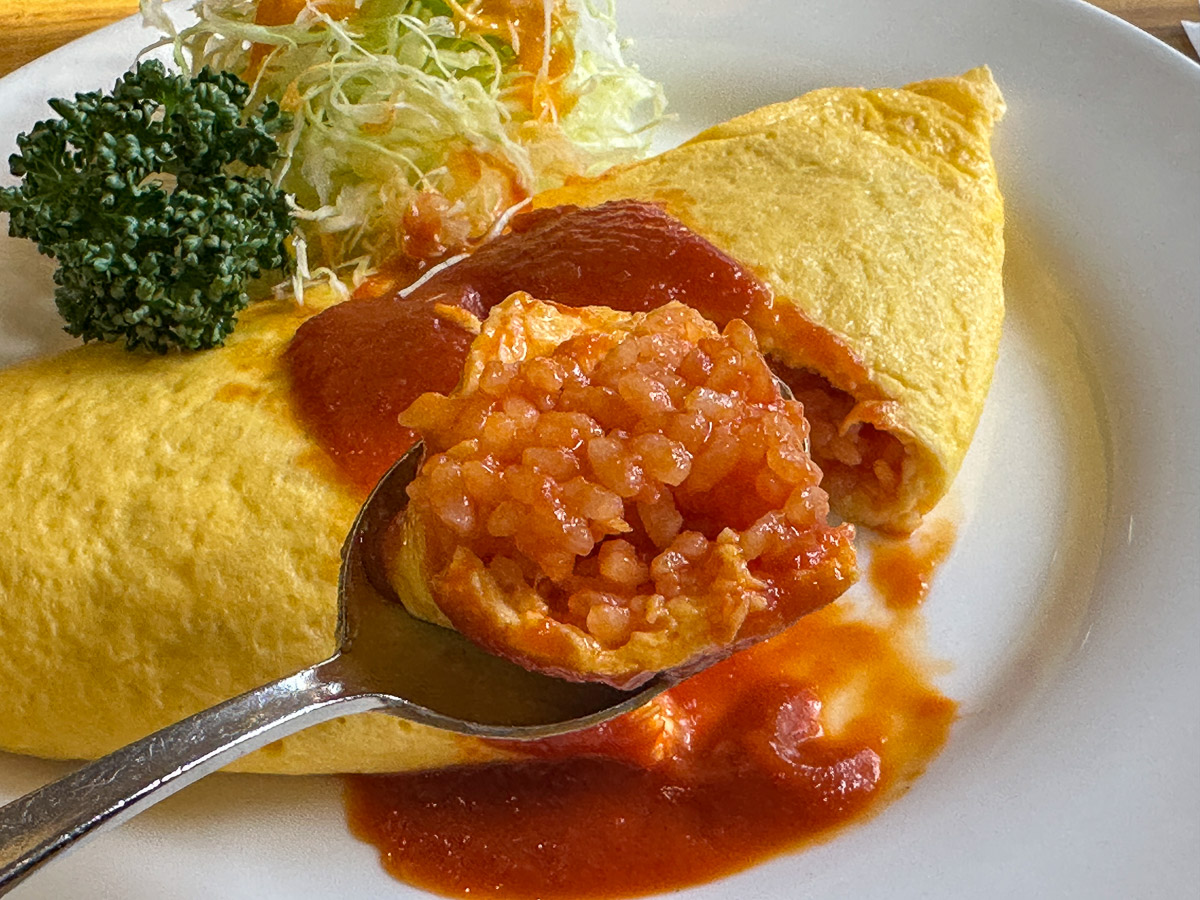 スプーンですくったケチャップライス