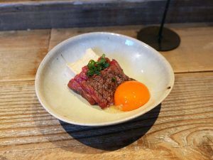 「尾崎牛もも肉炎りユッケ」2750円（税込）