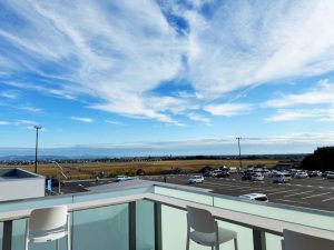 『道の駅 東松島』展望台からは、タイミングが合えばブルーインパルスの勇姿が望めることも