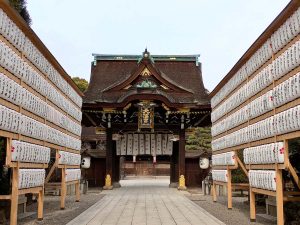 提灯が並ぶ参道