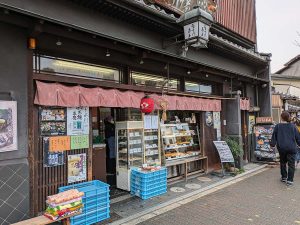 一階は売店になっており豆腐や大豆餡を使ったお饅頭などを購入できます