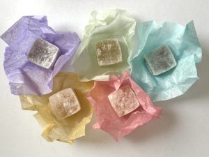 まずは天然石のような美しさを目で見て楽しみたい