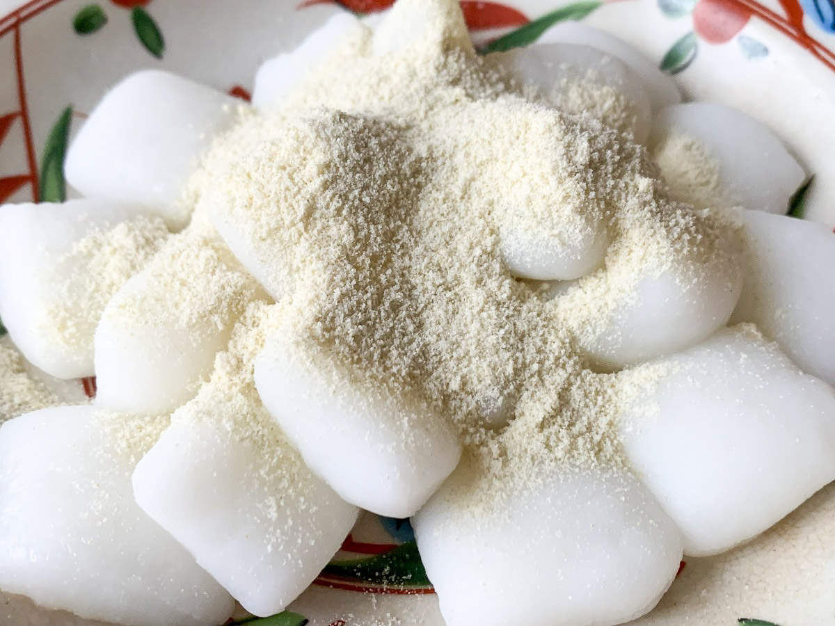 青きなこの独特の風味とモチモチ食感が楽しめる