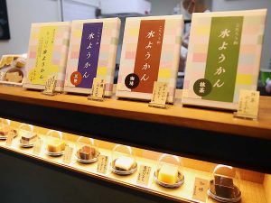 レモン以外にもさまざまなバージョンの水ようかんを販売中