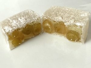草：鶴仙渓の緑や橋・・・京かのこうぐいす豆