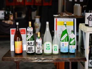 机の上に並んだ日本酒
