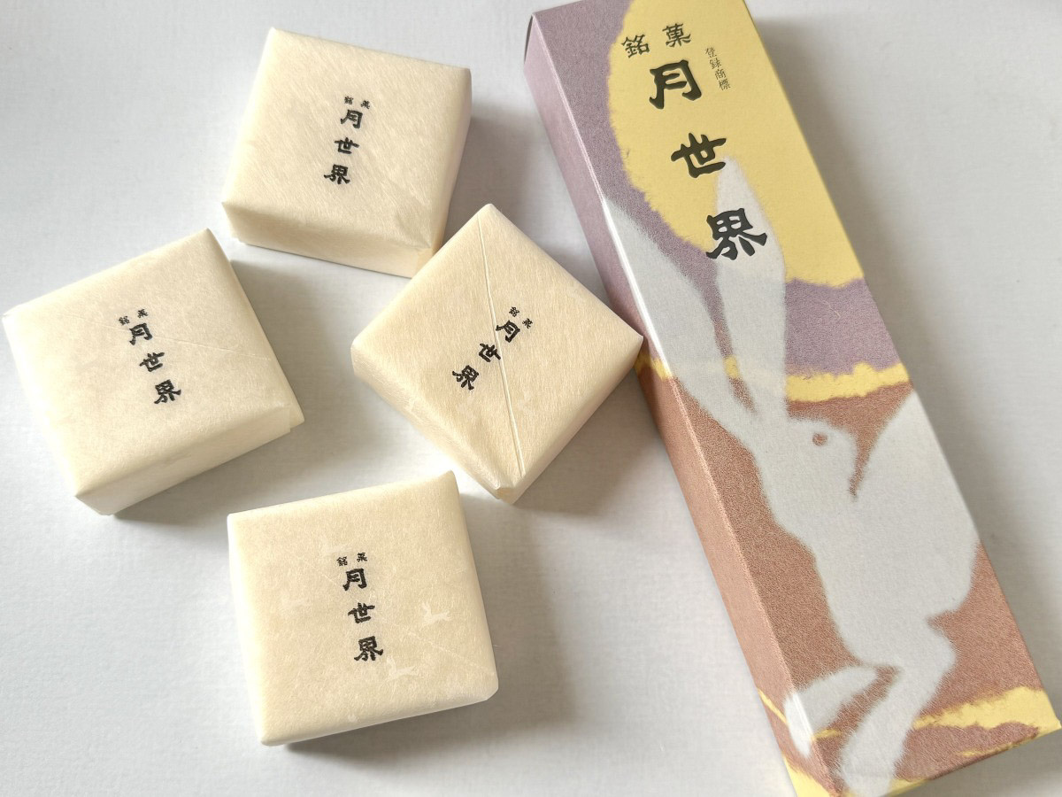 月世界本舗「月世界」(594円)。千切り絵のデザインが商品のイメージにぴったり