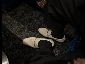 マスターの白いエナメル靴