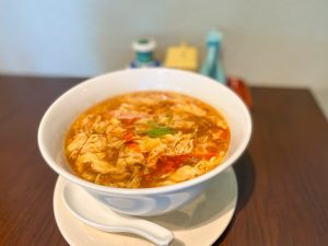 【神楽坂グルメ】『榮林』が誇る「元祖スーラータンメン」 餃子と共に味わう至福