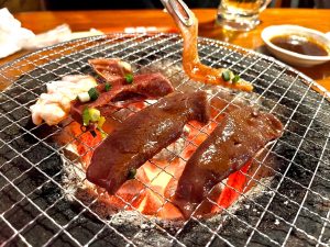 火力を調整しつつ焦げないように細心の注意を払います