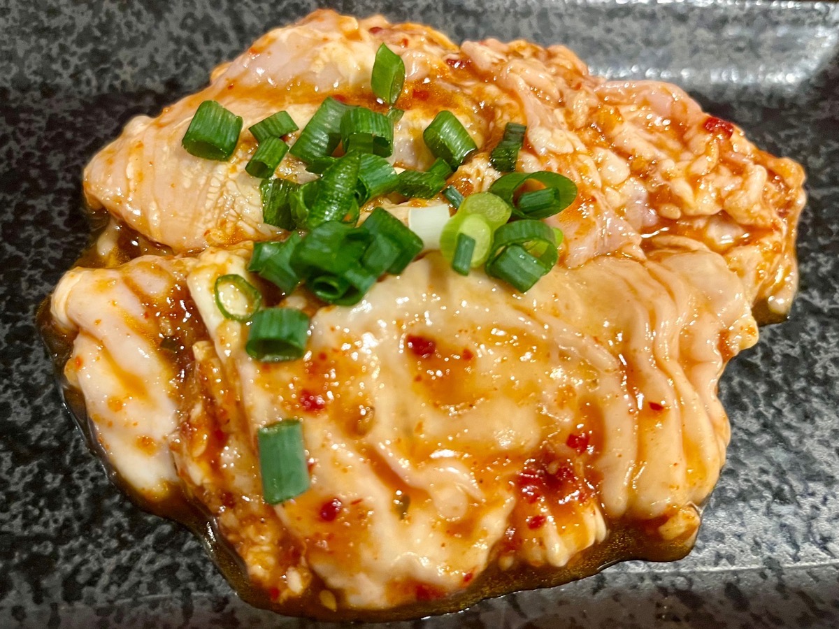 レバーと同じくらいお勧めしたいのが秩父以外であまり見かけない生モツ。こちらは辛口バージョン。これだけで永遠にお酒が飲めます