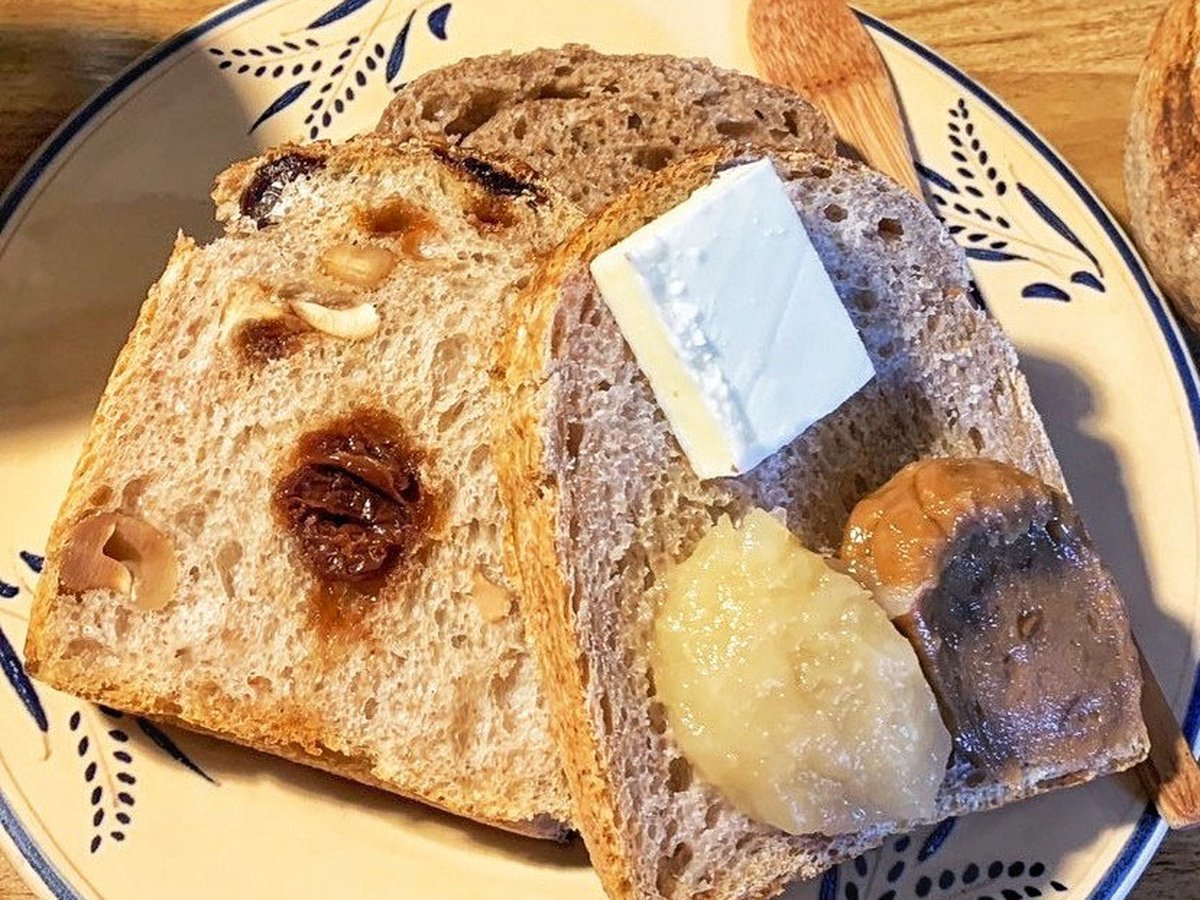 「パン3種と3ペーストと小スープのセット」1400円