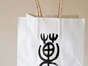 紙袋も上品で、手土産にも喜ばれます