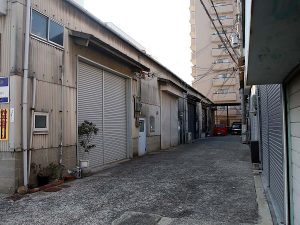 この景色のどこにカレー屋さんが？