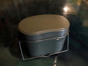 現物を目の前にしてもまだカレー要素のない飯盒カレー
