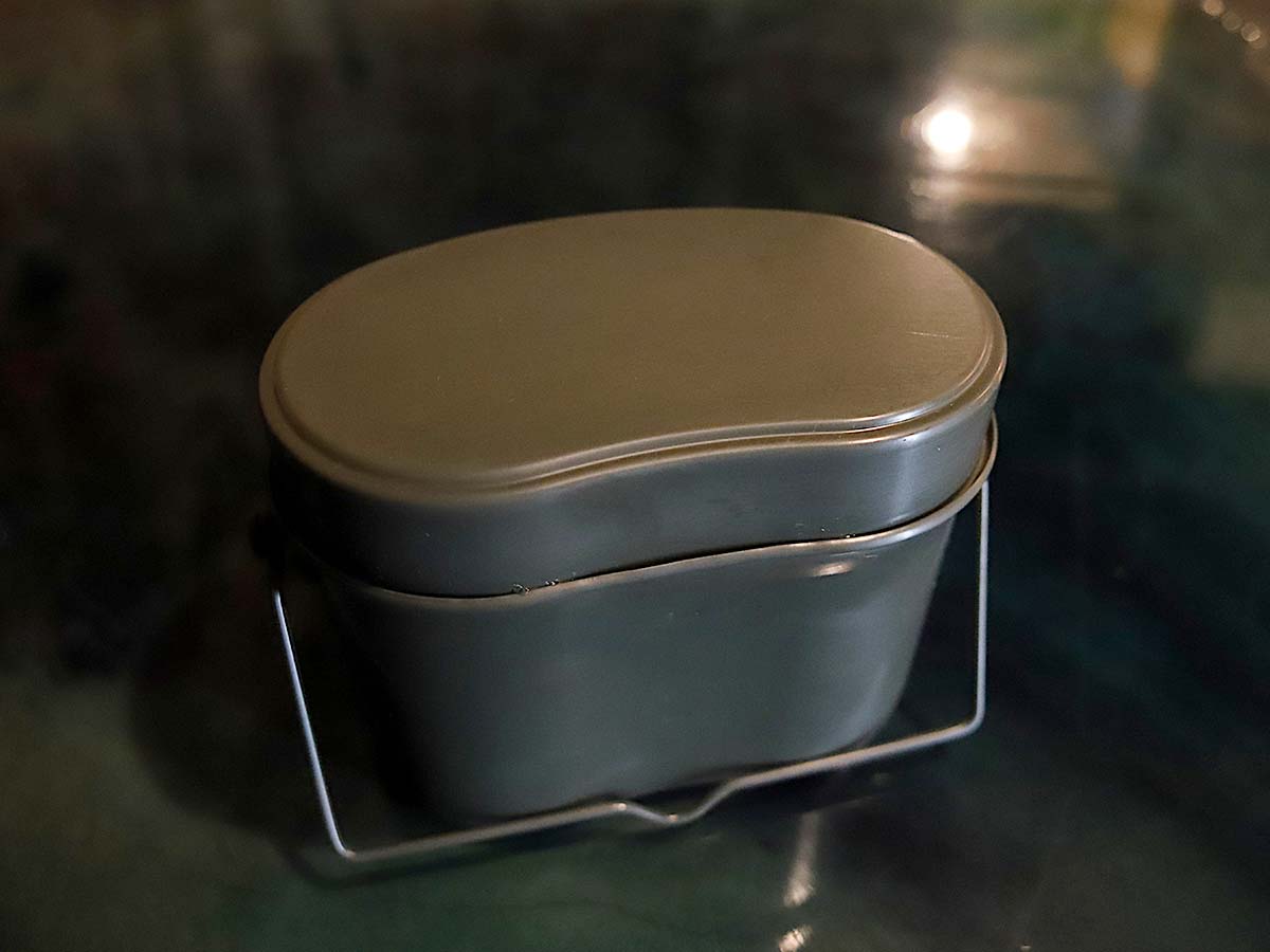 現物を目の前にしてもまだカレー要素のない飯盒カレー