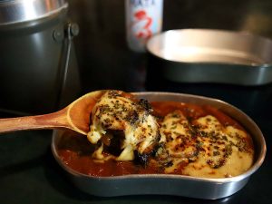 ようやく出会えた飯盒カレーは辛口でスパイシー