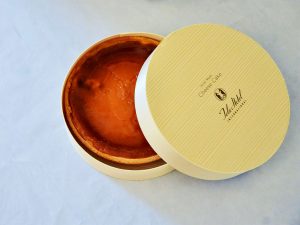 「チーズケーキ プレーン」7号・21cm木箱入り4320円（税込・送料別）