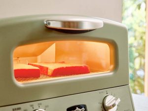 瞬時に高温になるヒーターの熱でパンが部分焼けしないよう、いかに早く均一に熱を伝えるかというところにもこだわったのだそう