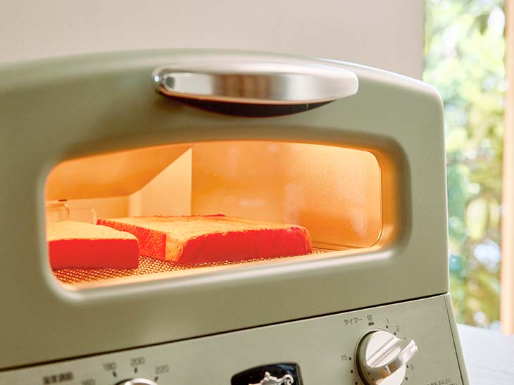 瞬時に高温になるヒーターの熱でパンが部分焼けしないよう、いかに早く均一に熱を伝えるかというところにもこだわったのだそう