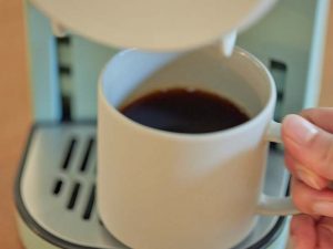 お湯の温度のコントロール技術を生かして抽出。クリア、マイルド、ストロング、そして「一番出汁」のようなピュアな味のデミタスの4つのモードを搭載
