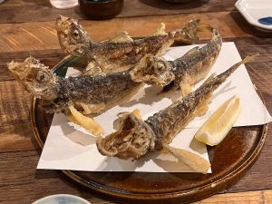秋田名物「ハタハタ」の唐揚げです