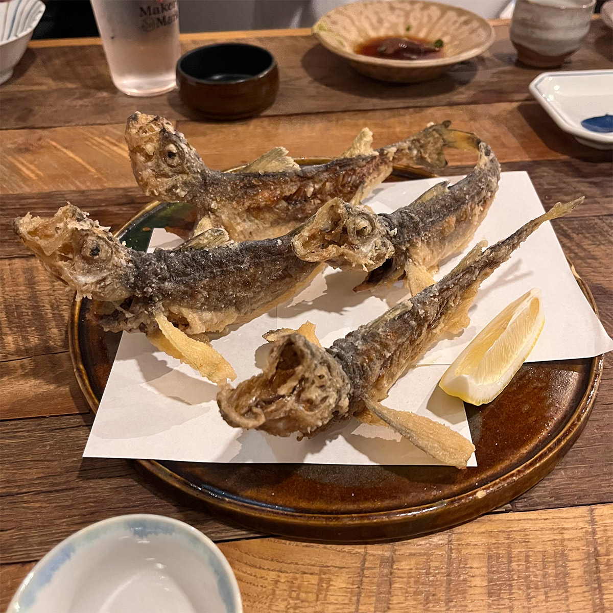 秋田名物「ハタハタ」の唐揚げです