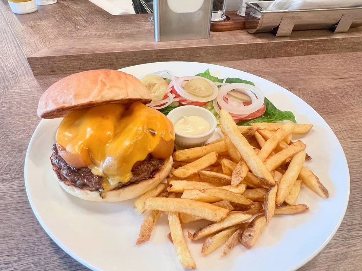 バーガーマニアが絶賛！ 新店『Apple Burger』の名物“アップルチーズバーガー”がジューシーすぎる