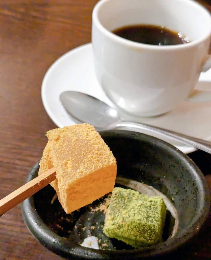 食後のわらび餅とコーヒー