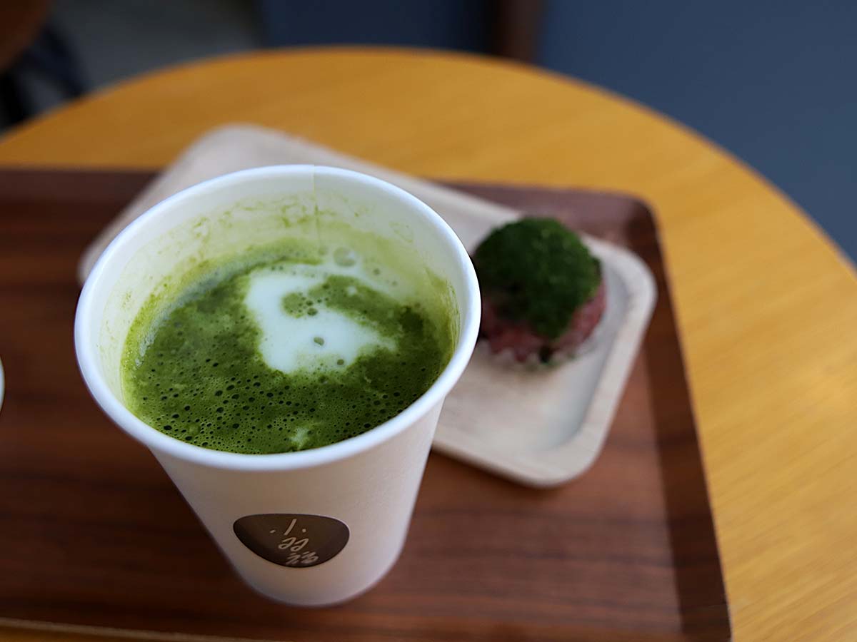 お豆腐屋さんの豆乳ラテでほっこり