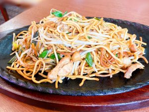 麺パリパリ、秘伝のソース。大分・福岡のソウルフード『想夫恋』の日田焼きそばは一味違うおいしさ