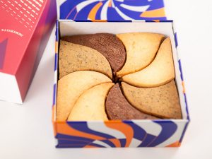 2段⽬・3段⽬「501号室 夜更かしのための4種のクッキー」各4枚ずつ