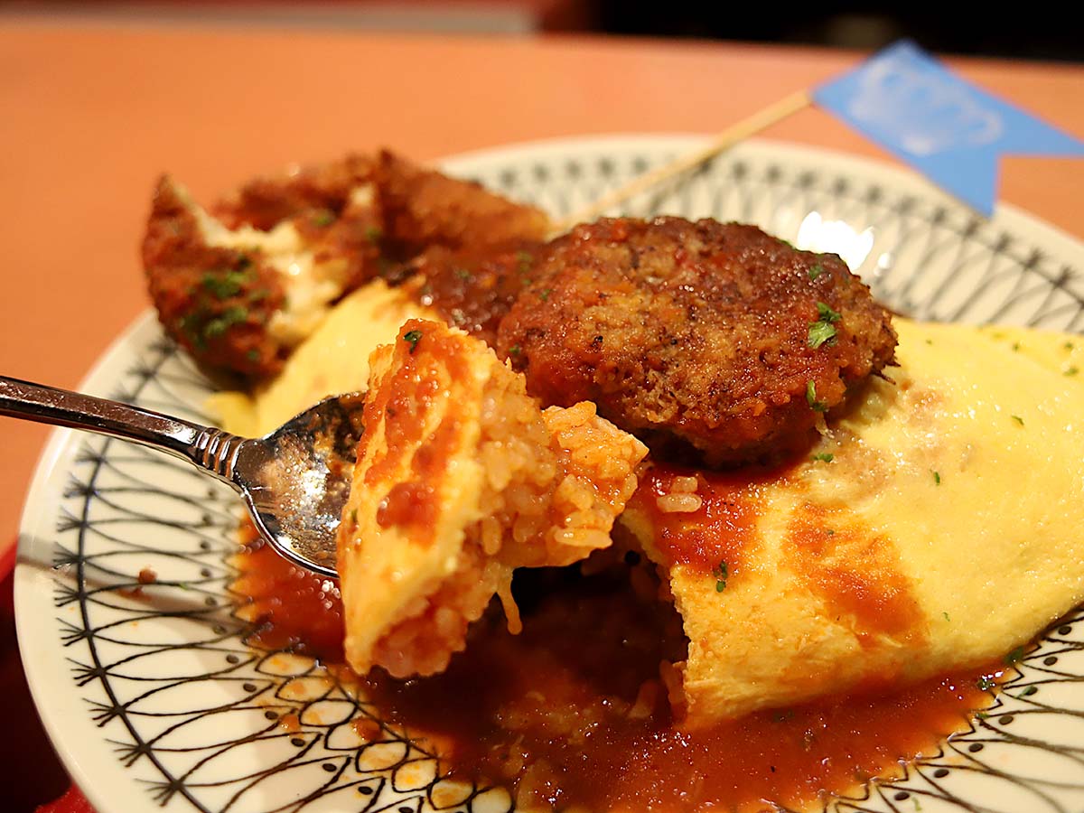 トマトの爽やかな酸味がコクと対照的でさっぱり