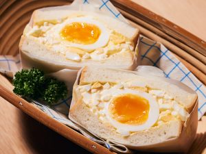 【レシピ】ふんわりとろける喫茶店の味を再現。“王道たまごサンド”の作り方2選
