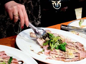 赤身肉の旨みと脂の甘さと相性がとても良い