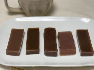 小豆の割合や厚みなども各商品それぞれ違う[食楽web]