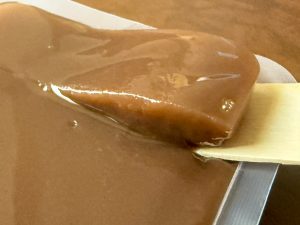 切り目がなく、ヘラで食べたいサイズにカットするスタイル