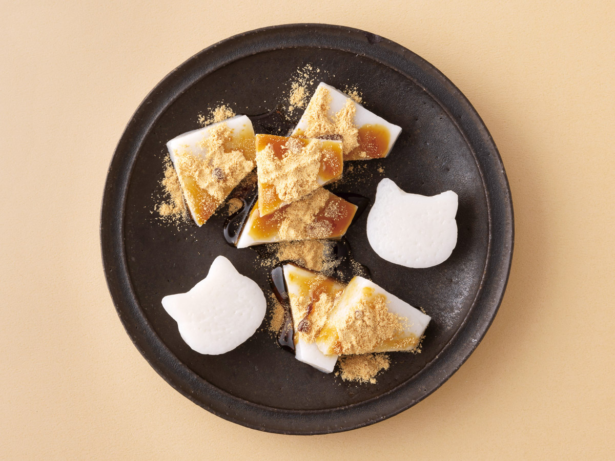 『船橋屋』の「猫カップくず餅」1個 550円