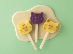 『芋屋初代仙次郎』の「ねこぽて棒」3本入 1080円（税込・以下同）