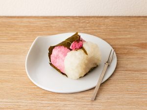 『銀座甘楽』の「紅白道明寺」1個258円