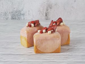 『本郷ベーカリー』の「もちっといちご大福パン」